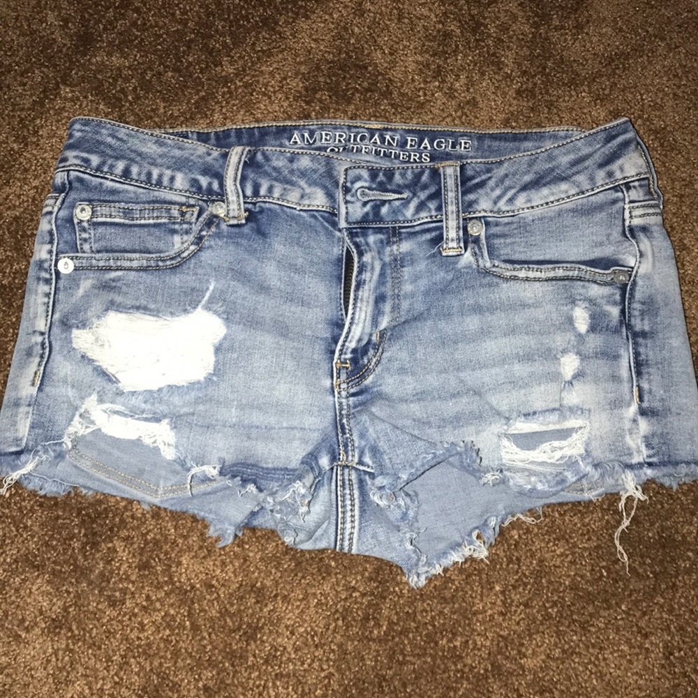 american eagle medium wash shorts